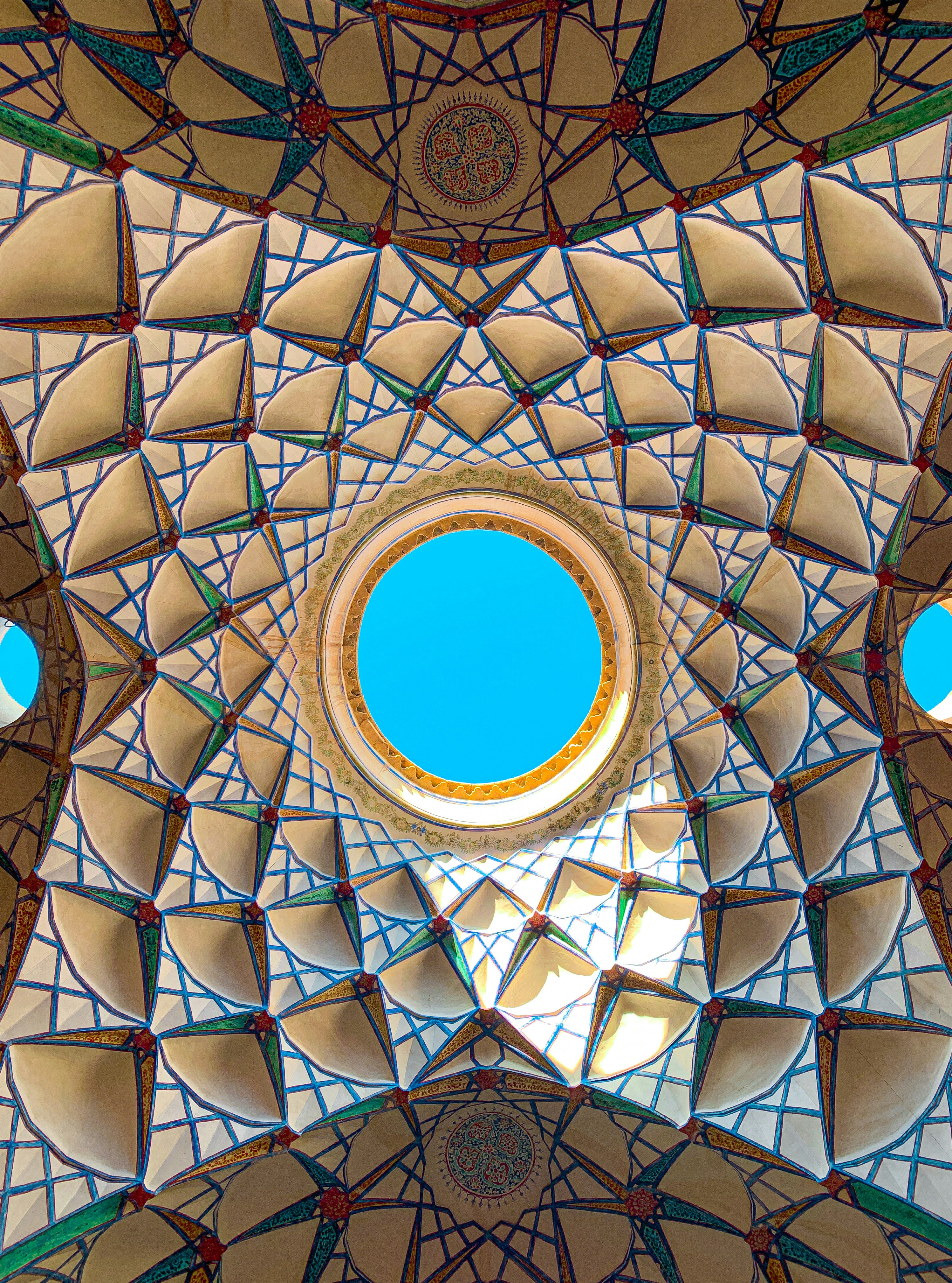 强调几何形状的构图